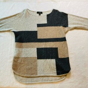 Charter Club Cashmere Sweater in Cream, gray block pattern. Womanen size small.
